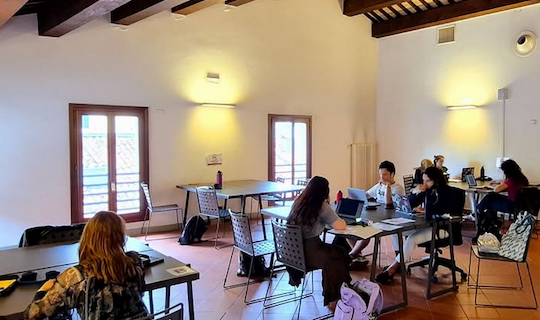 Sala coworking della Biblioteca di Storia